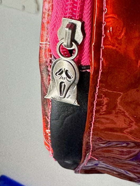 Herzförmige Handtasche | Rot-Rosa Horror-Tarot-Druck Handtasche | Gothische Zodiac-Clutch | Lack-Vinyl-Henkeltasche | Einzelstück