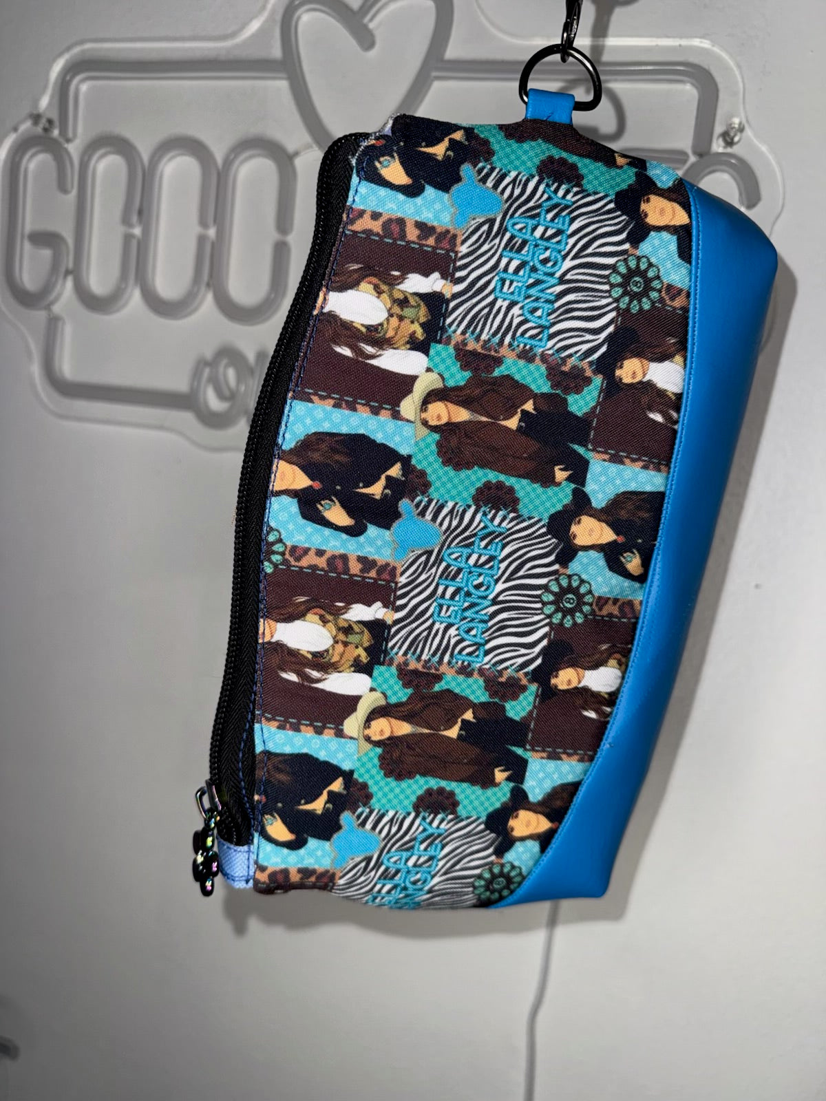 Country music wristlet bag with removable wrist strap