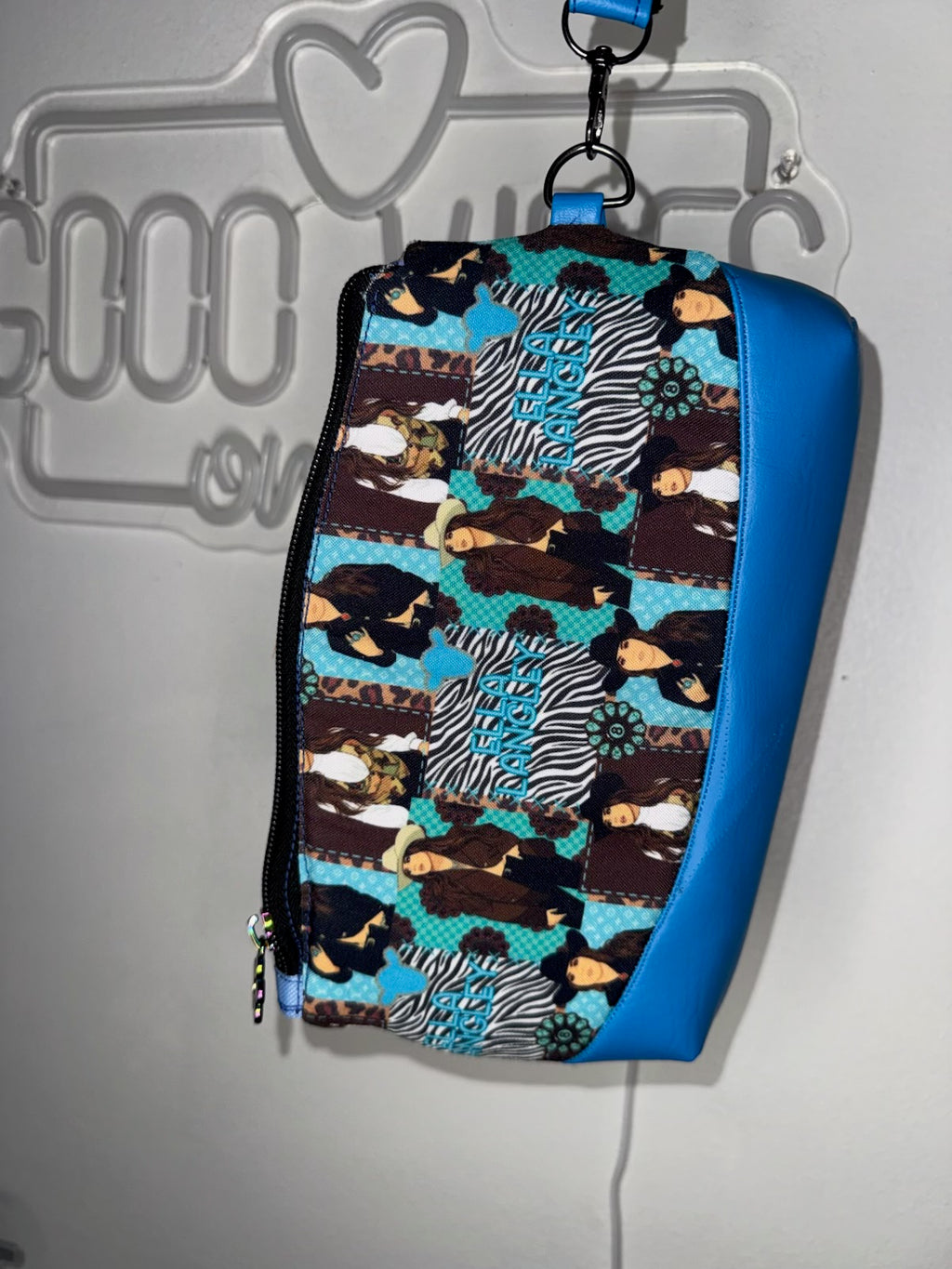 Western cowgirl concert wristlet, front view with zip top
