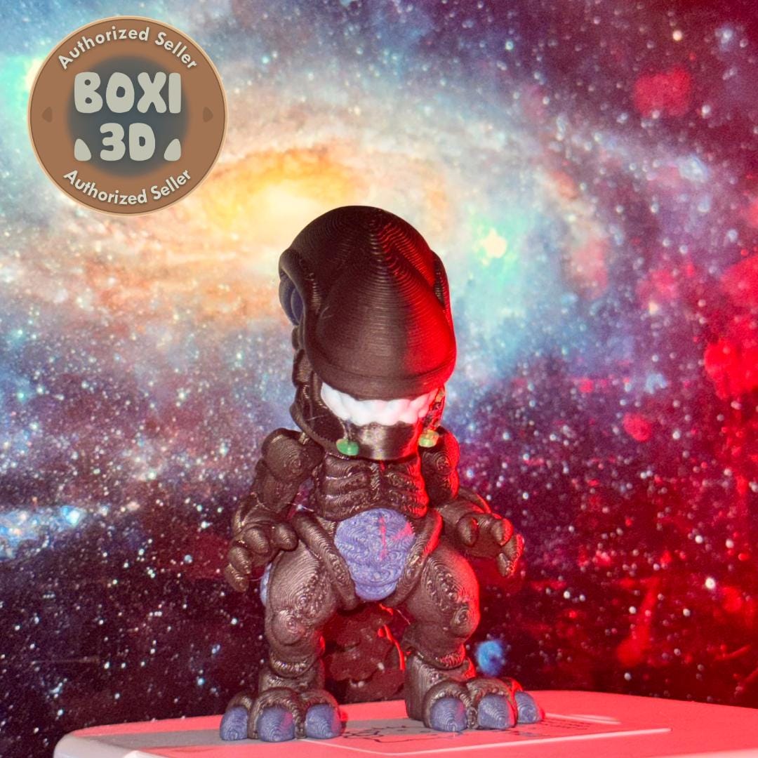 3D Printed Xenomorph Figurine: Articulated Alien Desk Toy