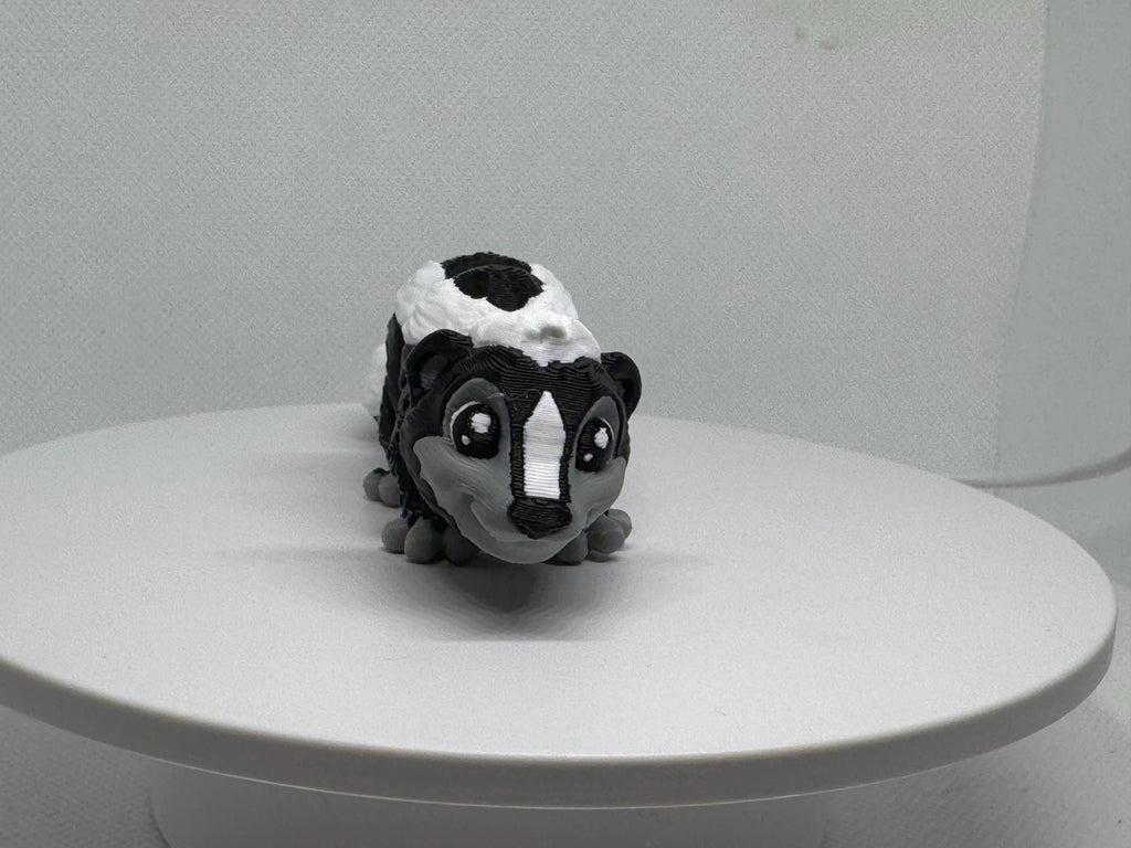 Articulated Flexi Skunk 3D Printed Toy – Wiggling Desk Buddy, Animal Lover Gift