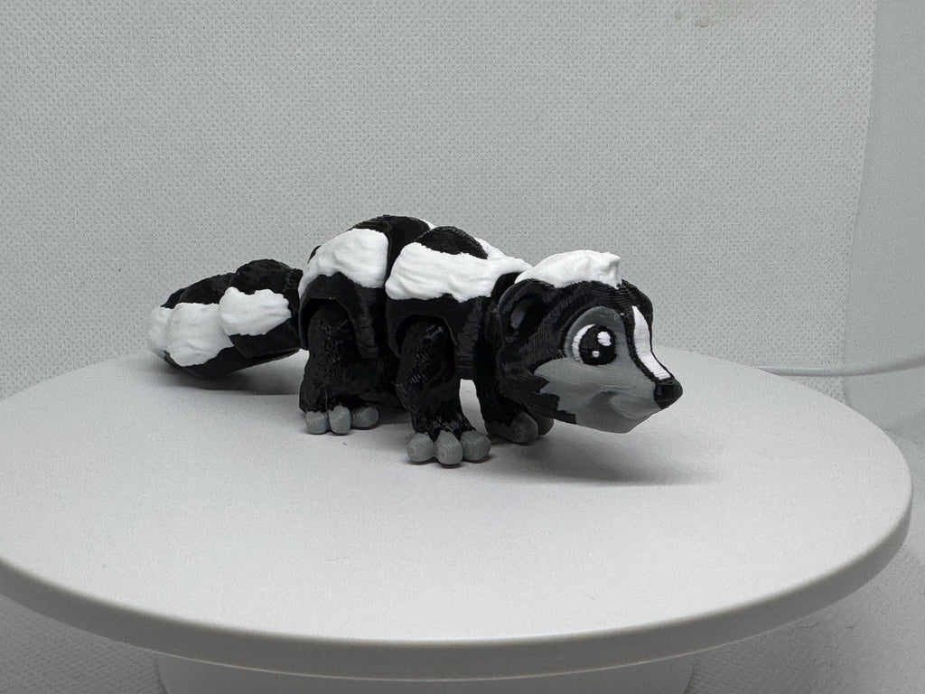 Articulated Flexi Skunk 3D Printed Toy – Wiggling Desk Buddy, Animal Lover Gift