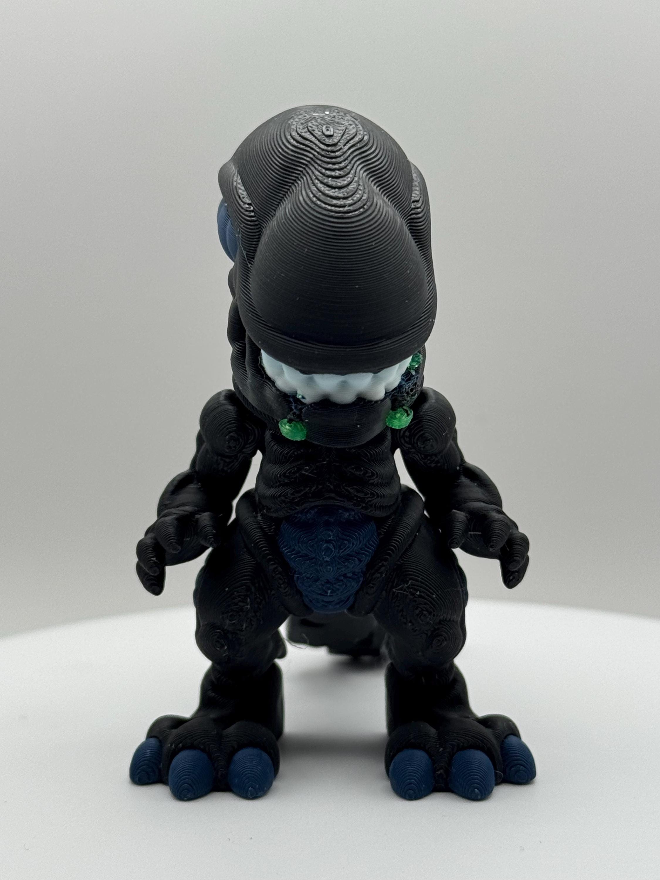 3D Printed Xenomorph Figurine: Articulated Alien Desk Toy