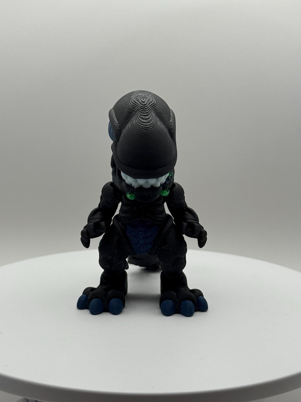 3D Printed Xenomorph Figurine: Articulated Alien Desk Toy