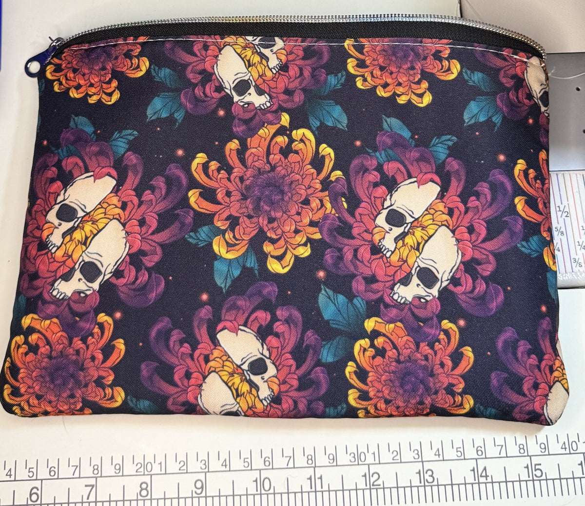 Skull and chrysanthemum print zipper pouch
