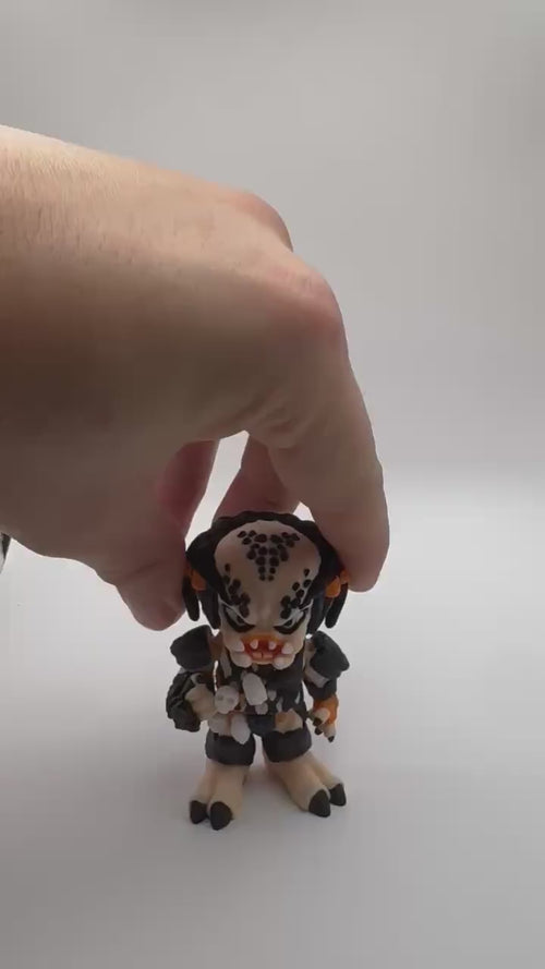 3D Printed Flexi Predator Figurine: Articulated Sci-Fi Desk Toy